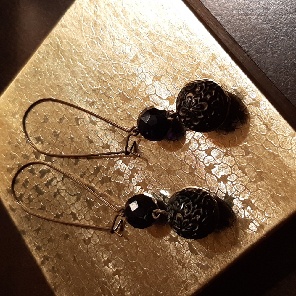 Vintage Drop Black Beaded Earrings - Picture 5 of 8